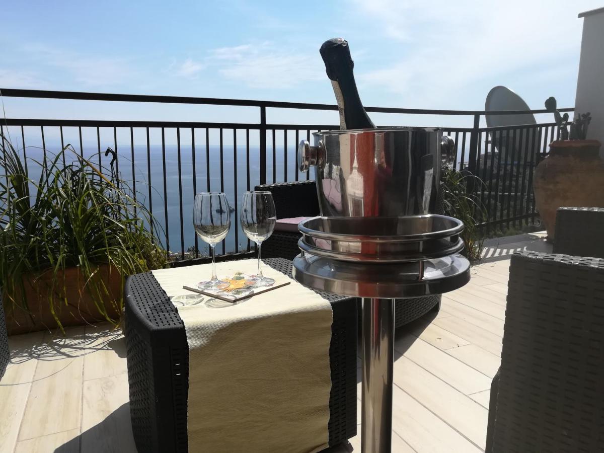 Al Bajah Loft Monovano Con Requisiti Hotel Taormina Luaran gambar