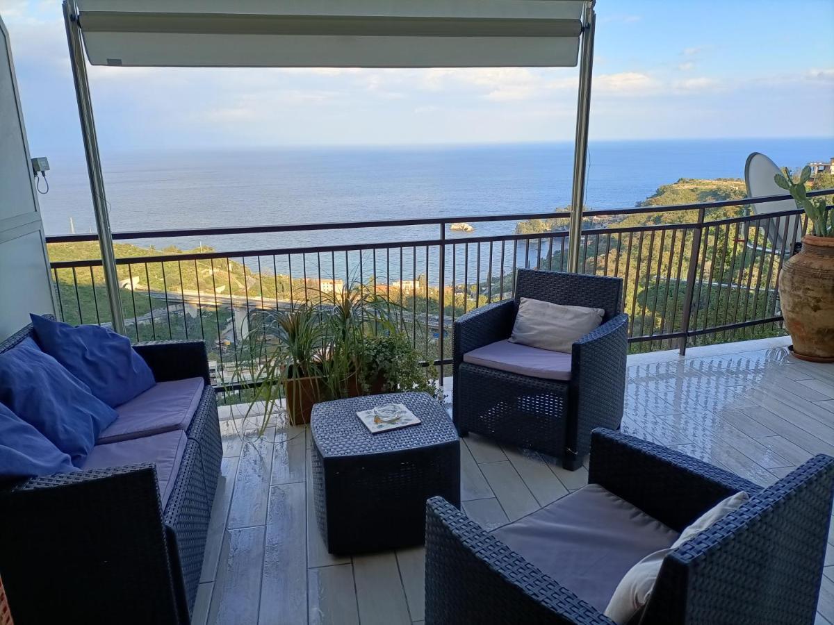 Al Bajah Loft Monovano Con Requisiti Hotel Taormina Luaran gambar