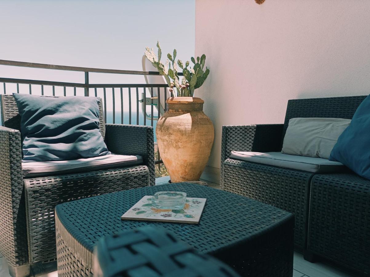 Al Bajah Loft Monovano Con Requisiti Hotel Taormina Luaran gambar